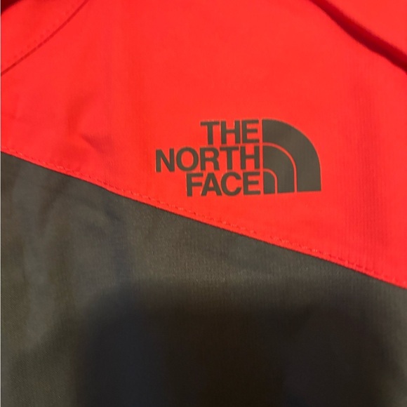 The North Face Red and Black Women’s Jacket Resolve plus Jacket DRYVENT. Size M - Picture 6 of 7